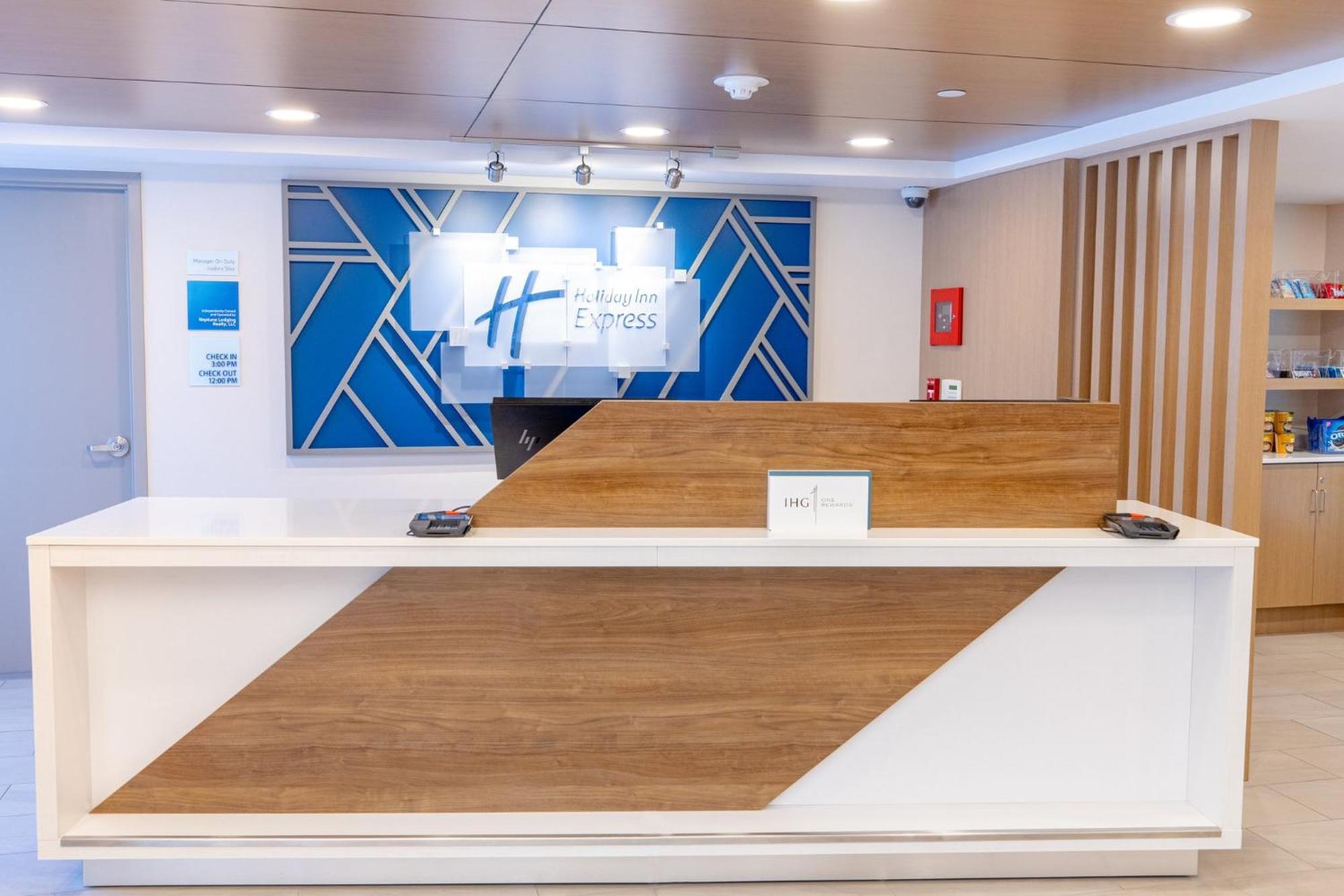 Holiday Inn Express - Neptune By Ihg Esterno foto